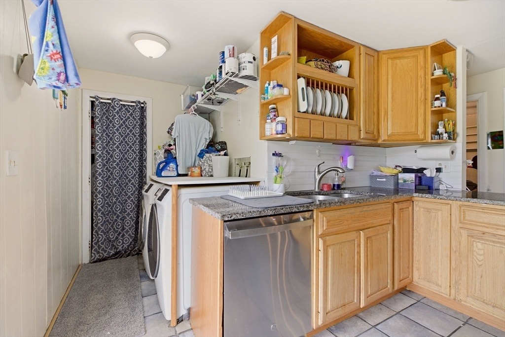 304 Bushee Road Swansea, MA 02777 - Photo 6 of 33