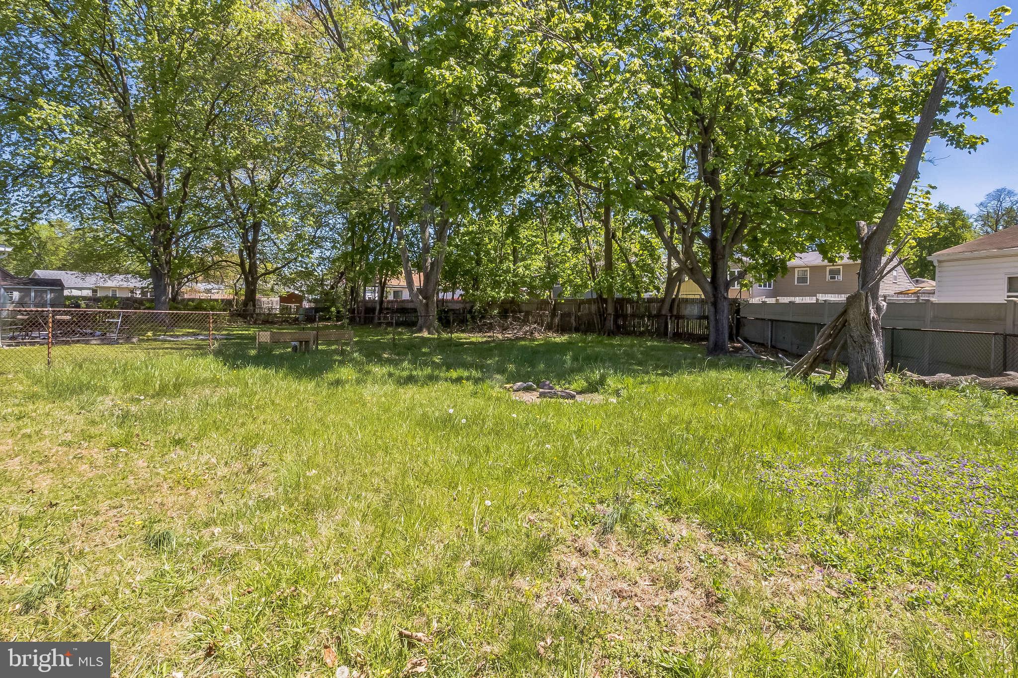9 Queens Way Newark, DE 19713 - Photo 28 of 28 a view of a backyard with tree s