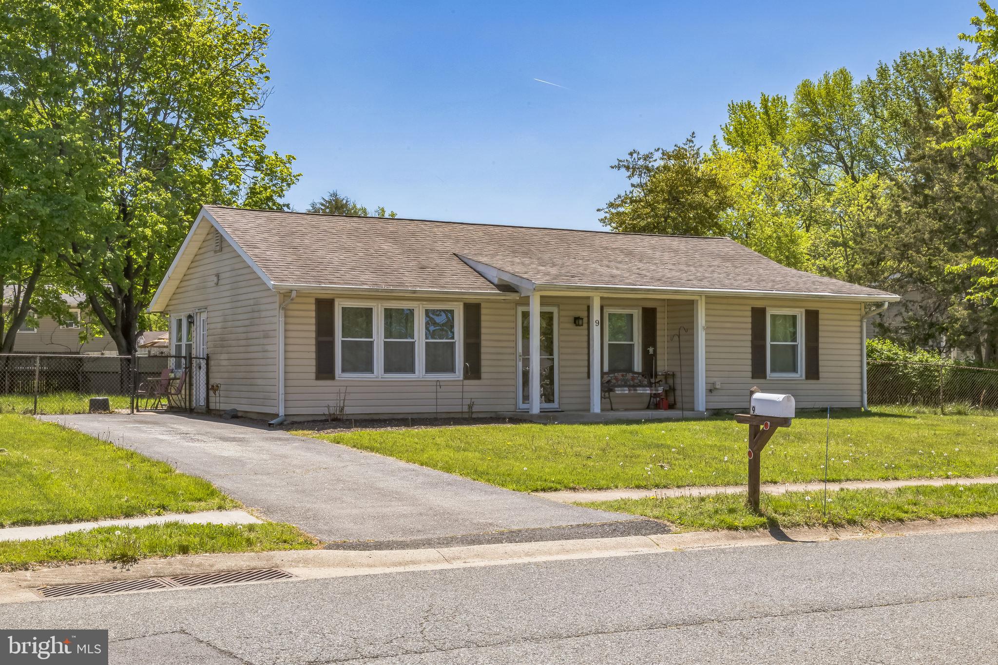 9 Queens Way Newark, DE 19713 - Photo 3 of 28 a front view of a house with a yard