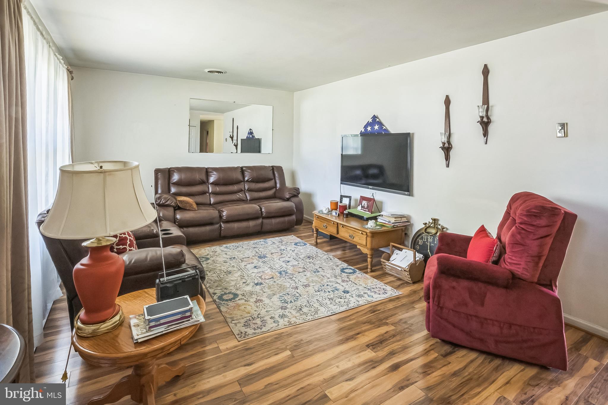 9 Queens Way Newark, DE 19713 - Photo 5 of 28 a living room with furniture and a flat screen tv