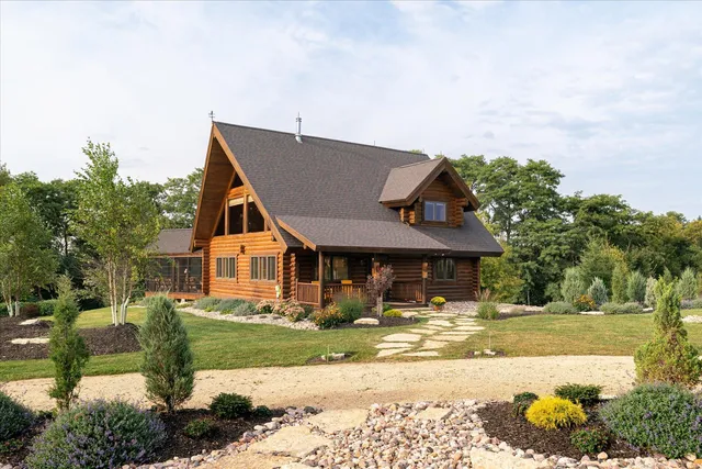 $724,900 | 65416 Desoto Bluffs Drive, Freeman, WI 54624