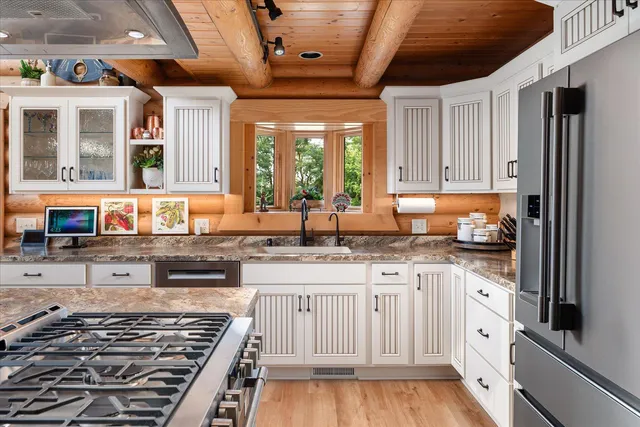 $724,900 | 65416 Desoto Bluffs Drive, Freeman, WI 54624