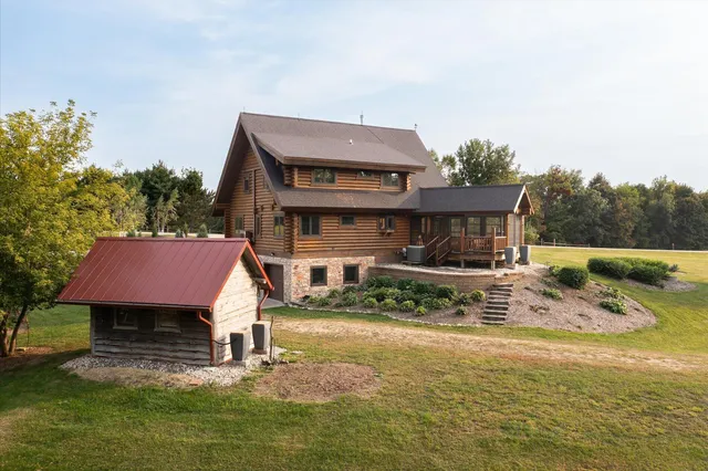 $724,900 | 65416 Desoto Bluffs Drive, Freeman, WI 54624
