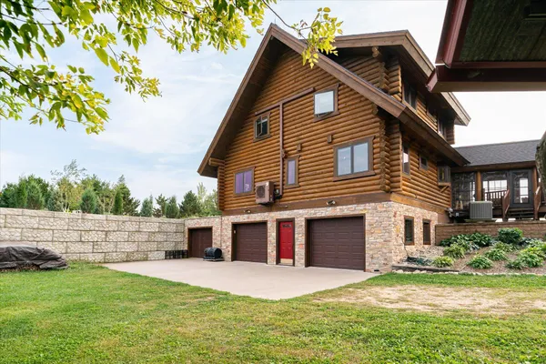 $724,900 | 65416 Desoto Bluffs Drive, Freeman, WI 54624