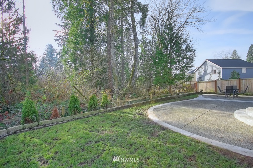 5027 Northeast 3rd Street Renton, WA 98059 - Photo 2 of 24