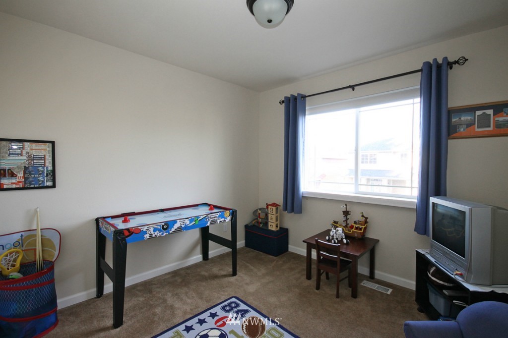 5027 Northeast 3rd Street Renton, WA 98059 - Photo 15 of 24