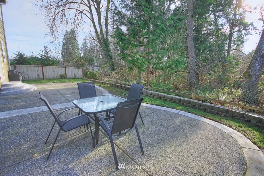 5027 Northeast 3rd Street Renton, WA 98059 - Photo 3 of 24