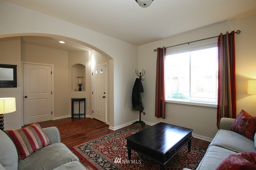 5027 Northeast 3rd Street Renton, WA 98059 - Photo 4 of 24