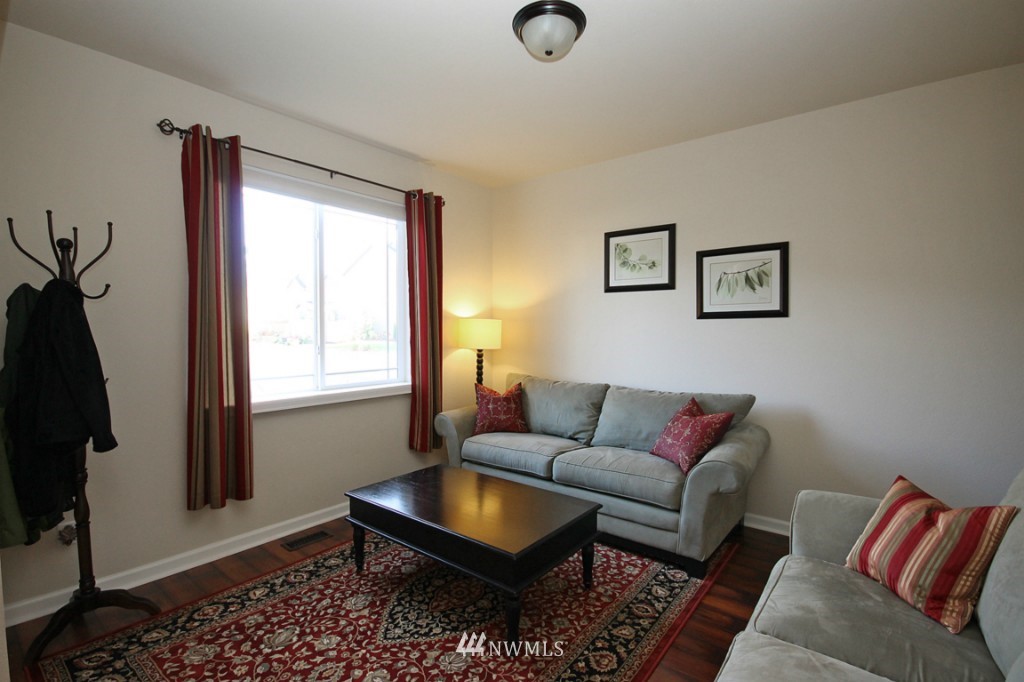 5027 Northeast 3rd Street Renton, WA 98059 - Photo 5 of 24