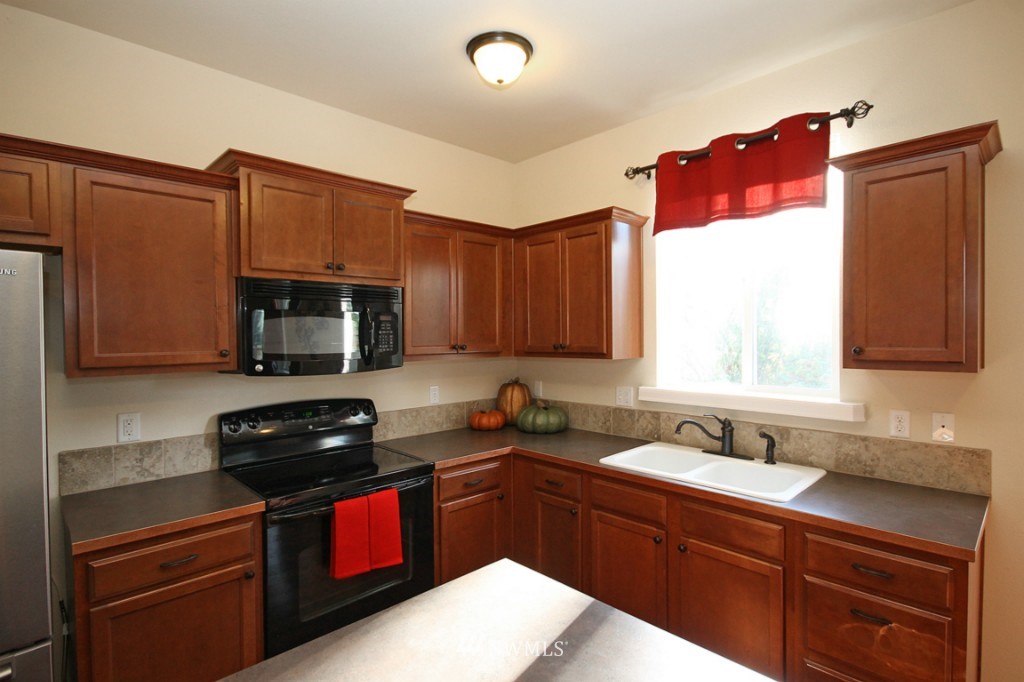 5027 Northeast 3rd Street Renton, WA 98059 - Photo 7 of 24