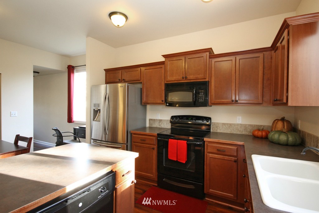 5027 Northeast 3rd Street Renton, WA 98059 - Photo 8 of 24