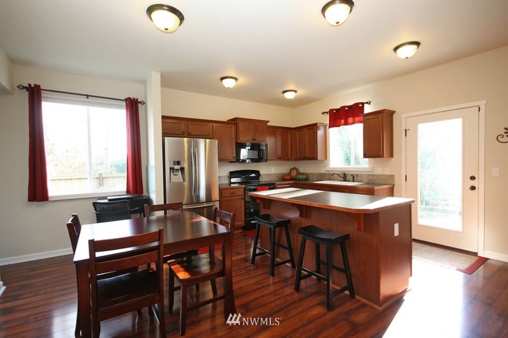 5027 Northeast 3rd Street Renton, WA 98059 - Photo 9 of 24