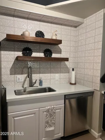 $164,800 | 4750 North Central Avenue, Unit 14P, Phoenix, AZ 85012