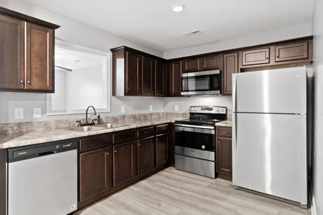 $1,250 | 1997 Keeper Court, Unit 2, Clarksville, TN 37042