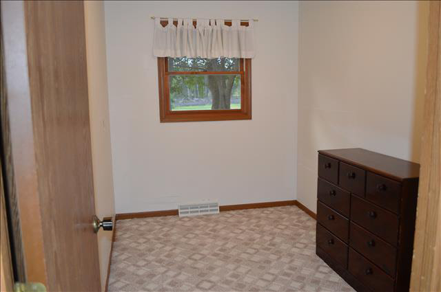 644 West Erie Road Temperance, MI 48182 - Photo 10 of 16 20416758-9.JPG
