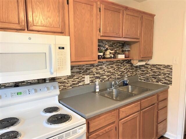 2959 Roberts Road Southwest Roanoke, VA 24014 - Photo 13 of 29 kitchen (2)