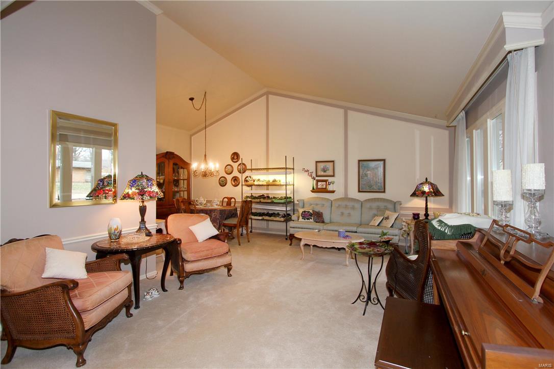 35 Ridgepoint Drive Chesterfield, MO 63017 - Photo 4 of 23 Gallery Image 4