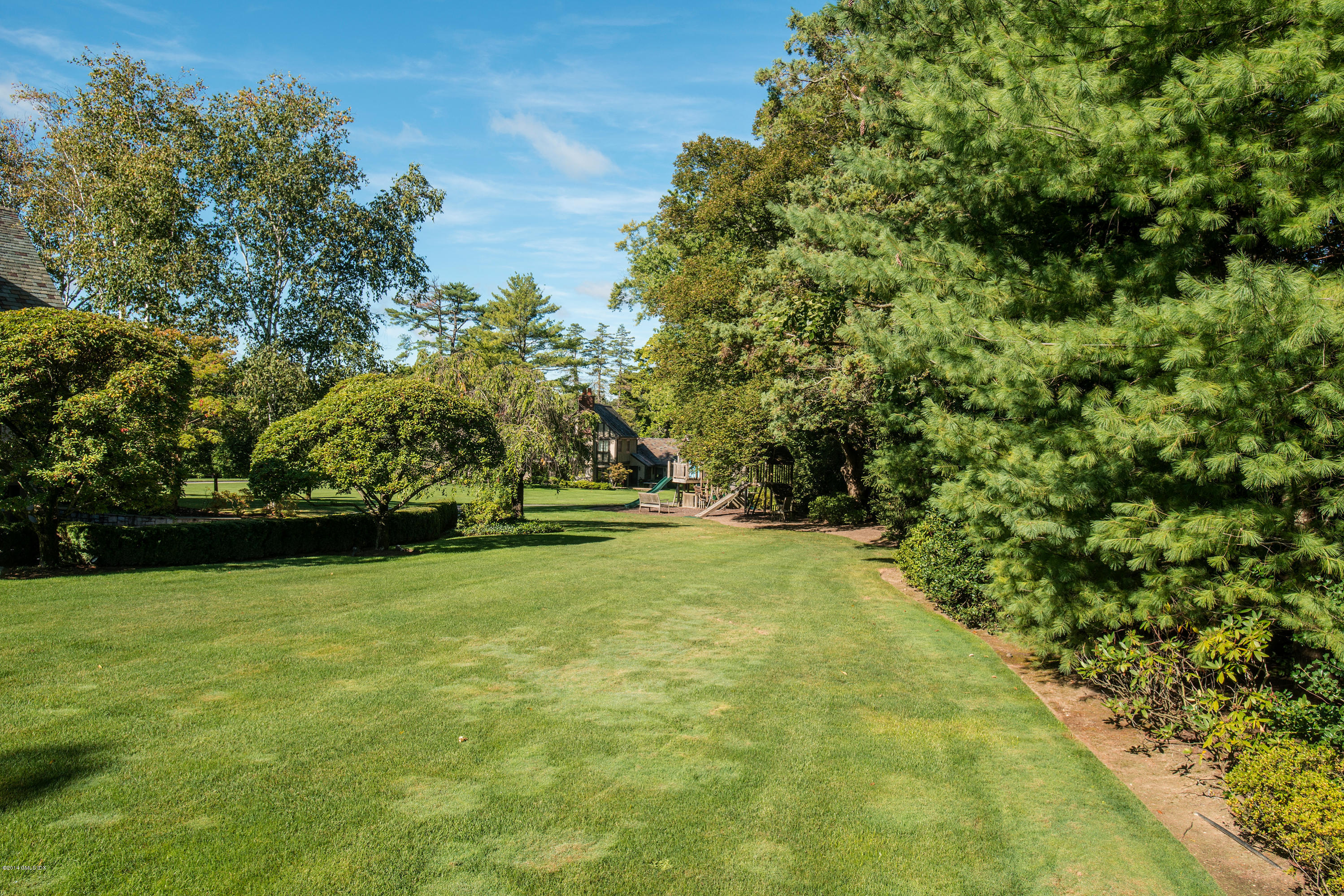 11 Flagler Drive Greenwich, CT 06830 - Photo 19 of 19 a view of yard with green space