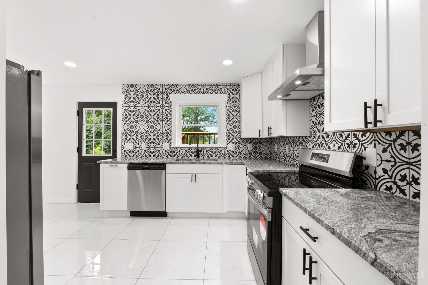 8927 Cheviot Road Cincinnati, OH 45251 - Photo 8 of 31 Gallery Image 8