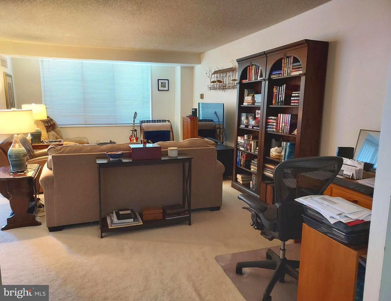 5225 Pooks Hill Road, Unit 1211S Bethesda, MD 20814 - Photo 9 of 32 Large Living Room