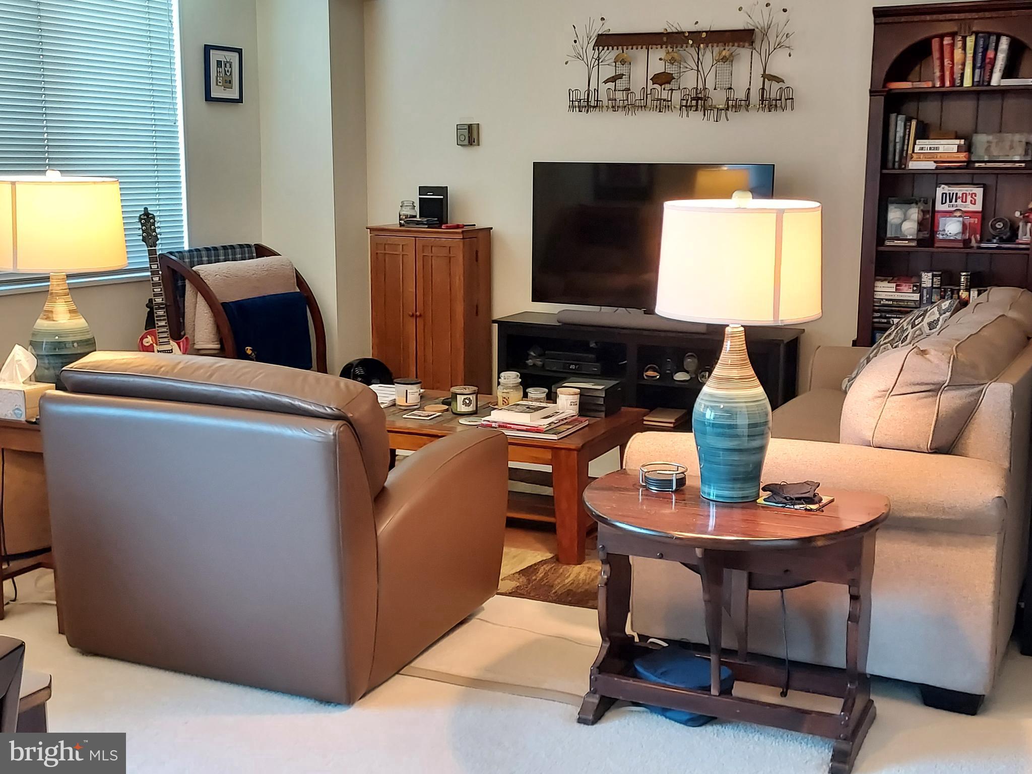 5225 Pooks Hill Road, Unit 1211S Bethesda, MD 20814 - Photo 10 of 32 Spacious Living Room