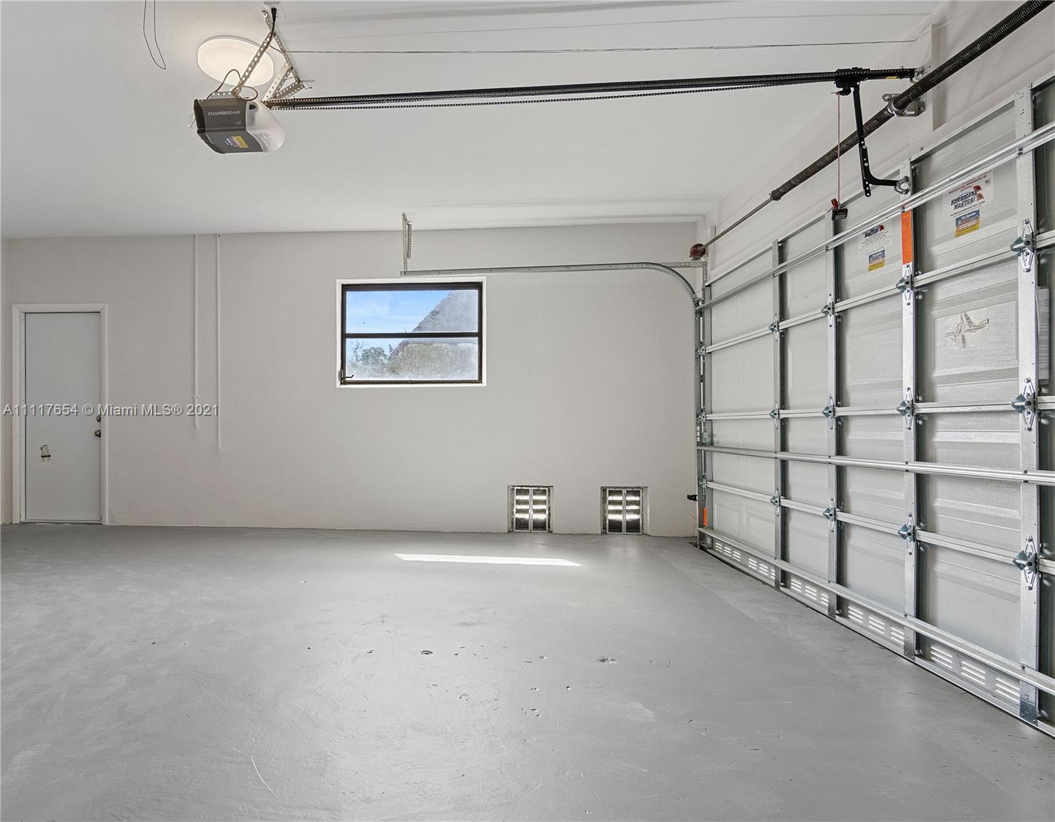 1960 Southwest 51st Terrace Plantation, FL 33317 - Photo 28 of 35 a view of an empty room