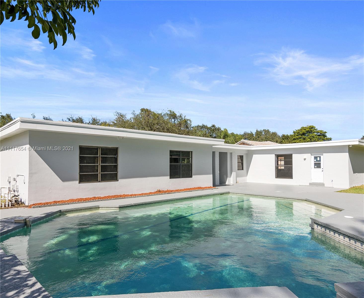 1960 Southwest 51st Terrace Plantation, FL 33317 - Photo 29 of 35 a front view of house with yard and green space