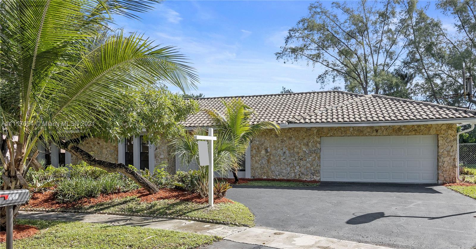 1960 Southwest 51st Terrace Plantation, FL 33317 - Photo 4 of 35 a front view of a house with garden