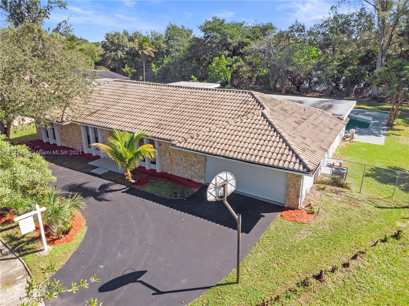 1960 Southwest 51st Terrace Plantation, FL 33317 - Photo 8 of 35 a backyard of a house with outdoor seating