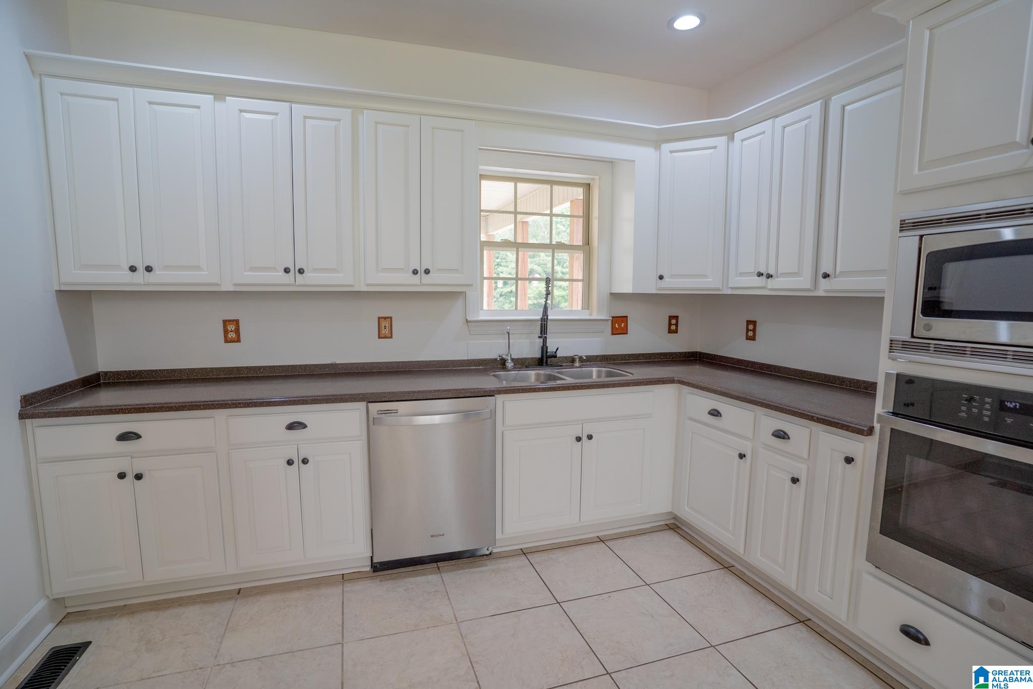 9677 Golden Lane Bessemer, AL 35023 - Photo 18 of 76