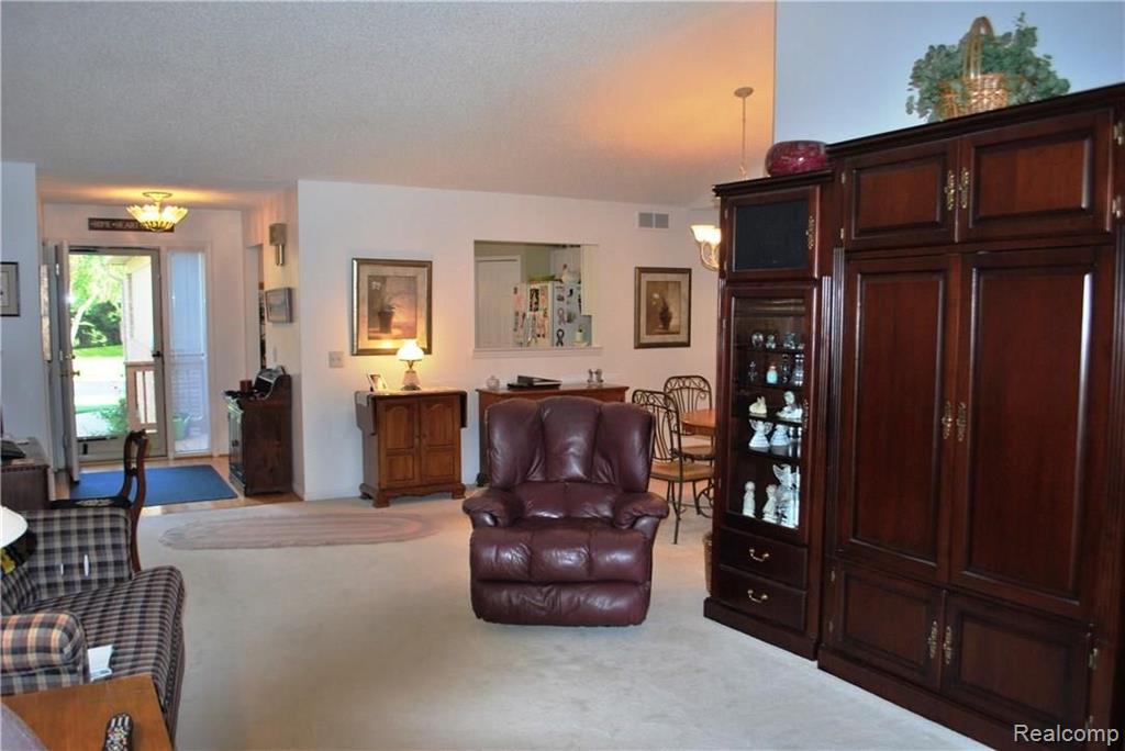 21630 River Ridge, Unit 202 Farmington, MI 48335 - Photo 5 of 35