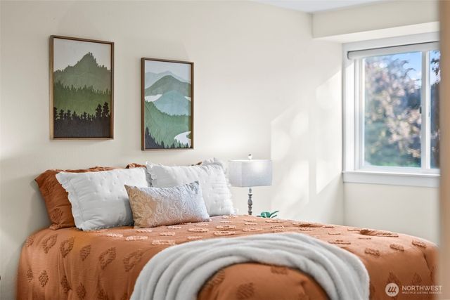 $325,000 | 10927 62nd Street East, Puyallup, WA 98372