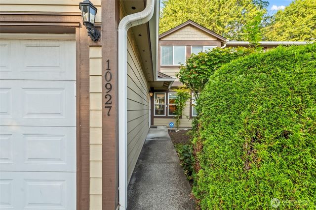 $325,000 | 10927 62nd Street East, Puyallup, WA 98372