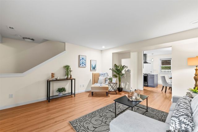 $325,000 | 10927 62nd Street East, Puyallup, WA 98372