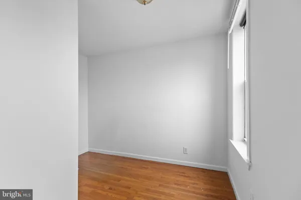 a view of an entryway with a workspace