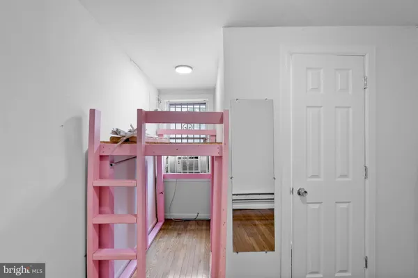 a view of an entryway with workspace