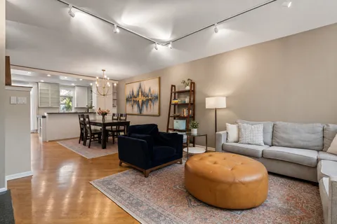 $899,000 | 2740 North Janssen Avenue, Chicago, IL 60614