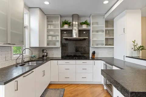 $899,000 | 2740 North Janssen Avenue, Chicago, IL 60614