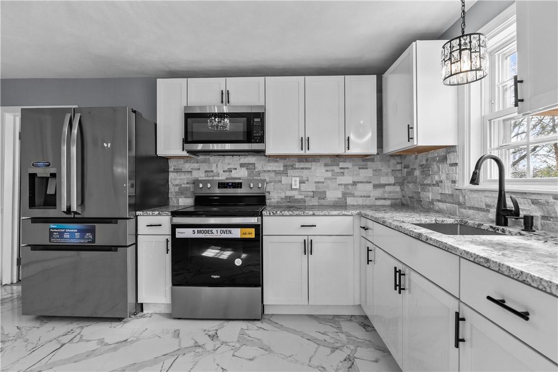 786 Sandy Lane Warwick, RI 02889 - Photo 4 of 50