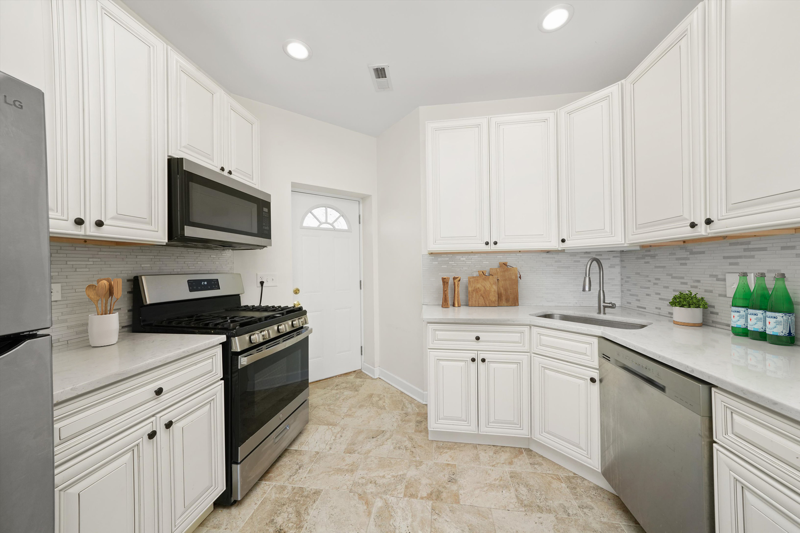 4917 North Pulaski Road, Unit 1N Chicago, IL 60630 - Photo 5 of 28 Gallery Image 5