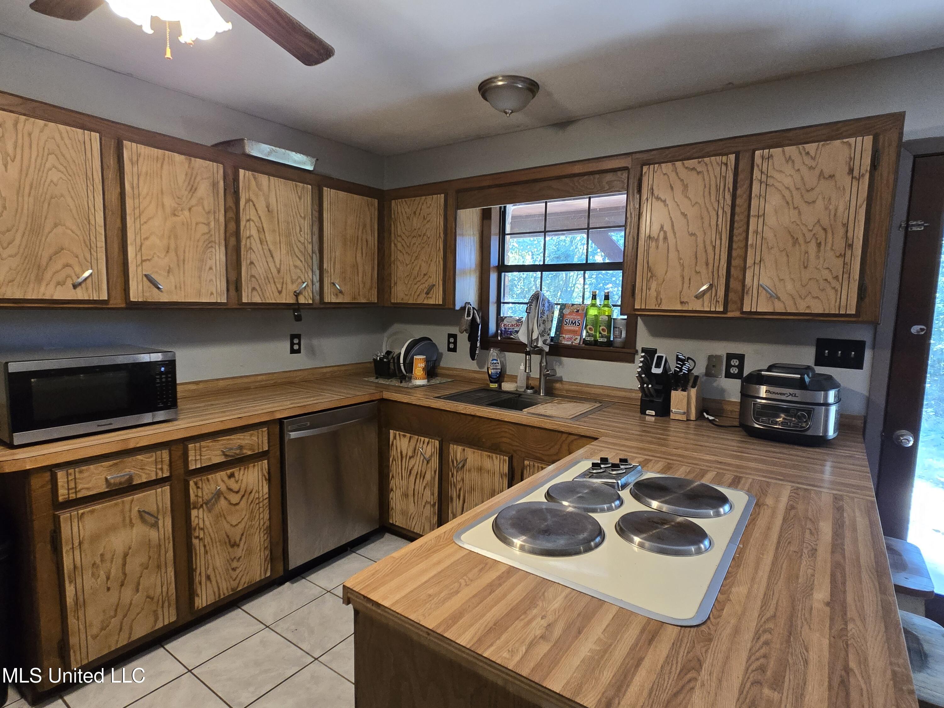 542 Southgate Road Hattiesburg, MS 39401 - Photo 14 of 33 Kitchen (6)