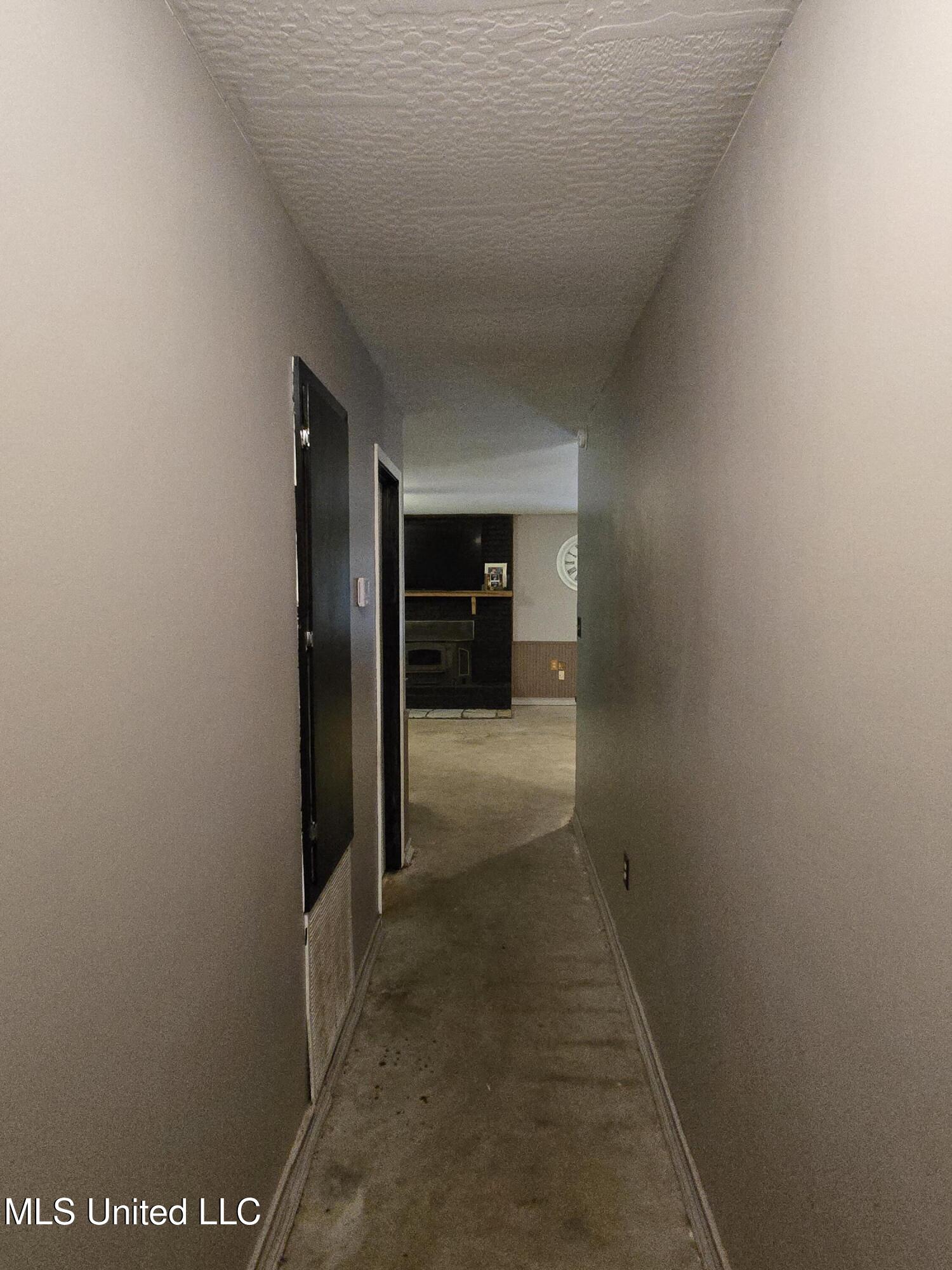 542 Southgate Road Hattiesburg, MS 39401 - Photo 16 of 33 Hallway (2)