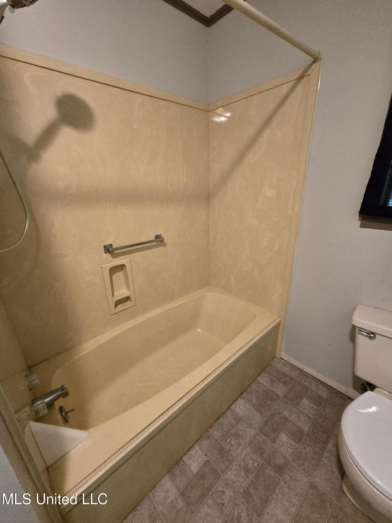 542 Southgate Road Hattiesburg, MS 39401 - Photo 19 of 33 Bathroom (3)