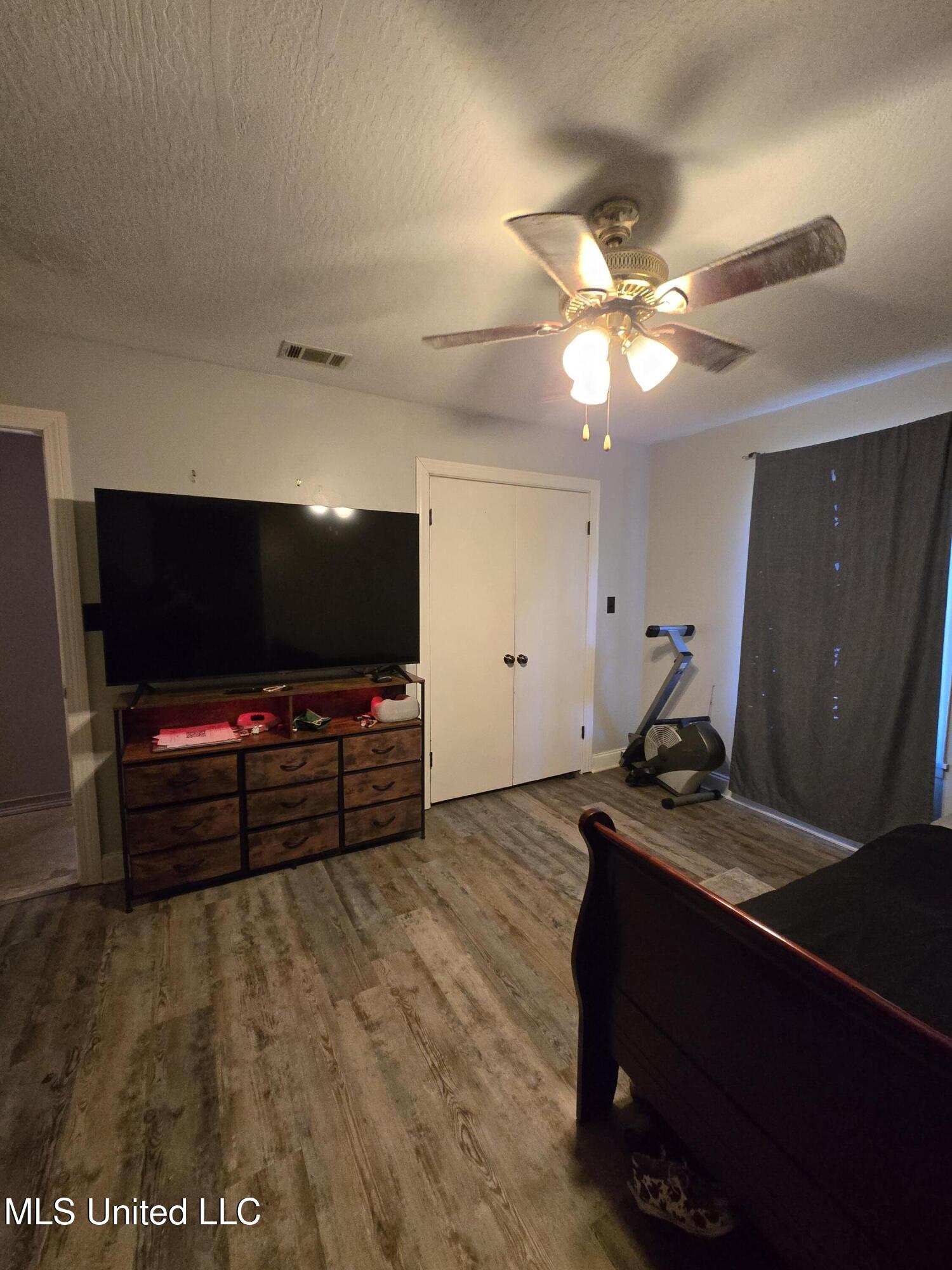 542 Southgate Road Hattiesburg, MS 39401 - Photo 28 of 33 Master Bedroom (4)