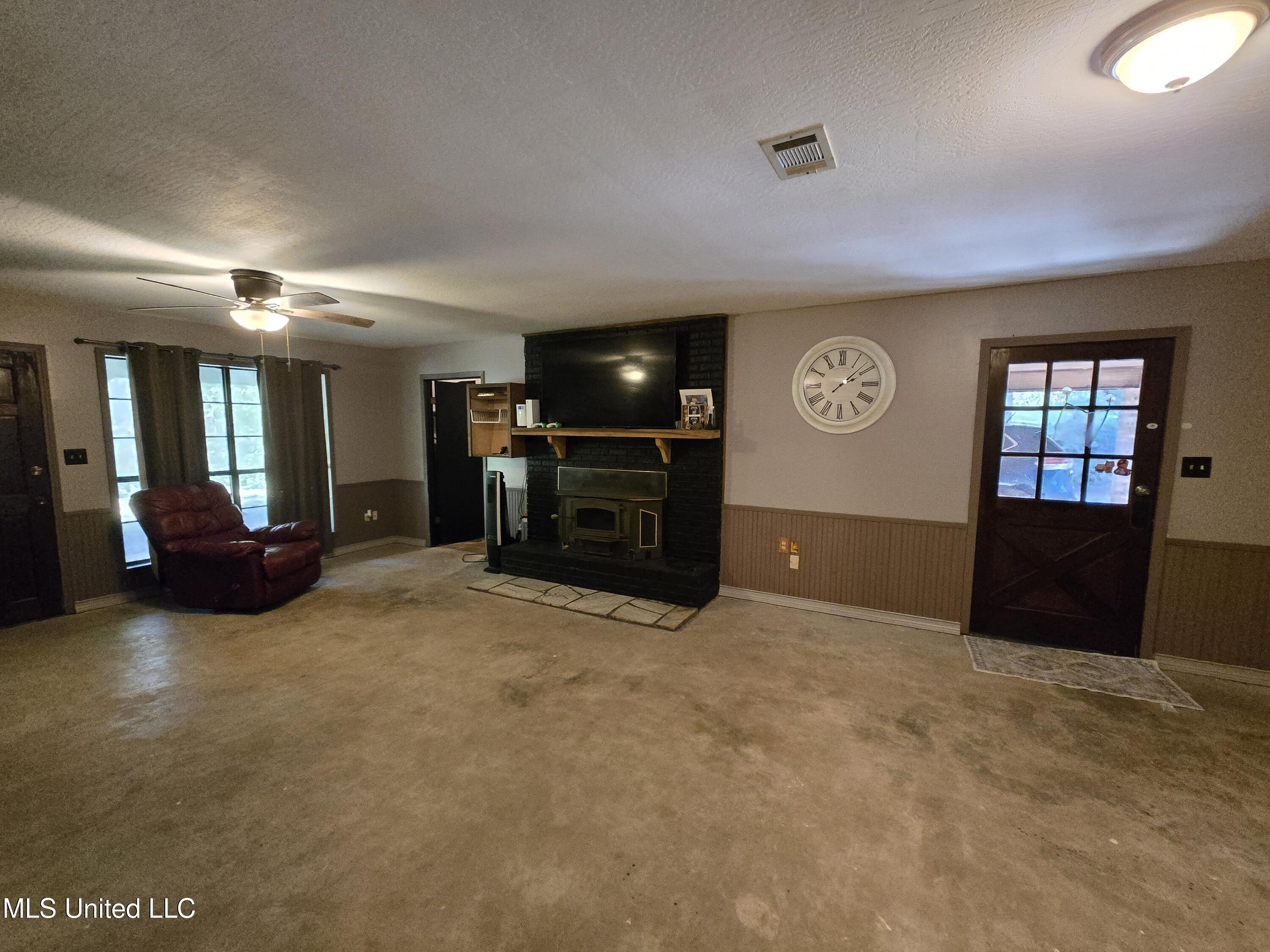 542 Southgate Road Hattiesburg, MS 39401 - Photo 4 of 33 Living Room (3)