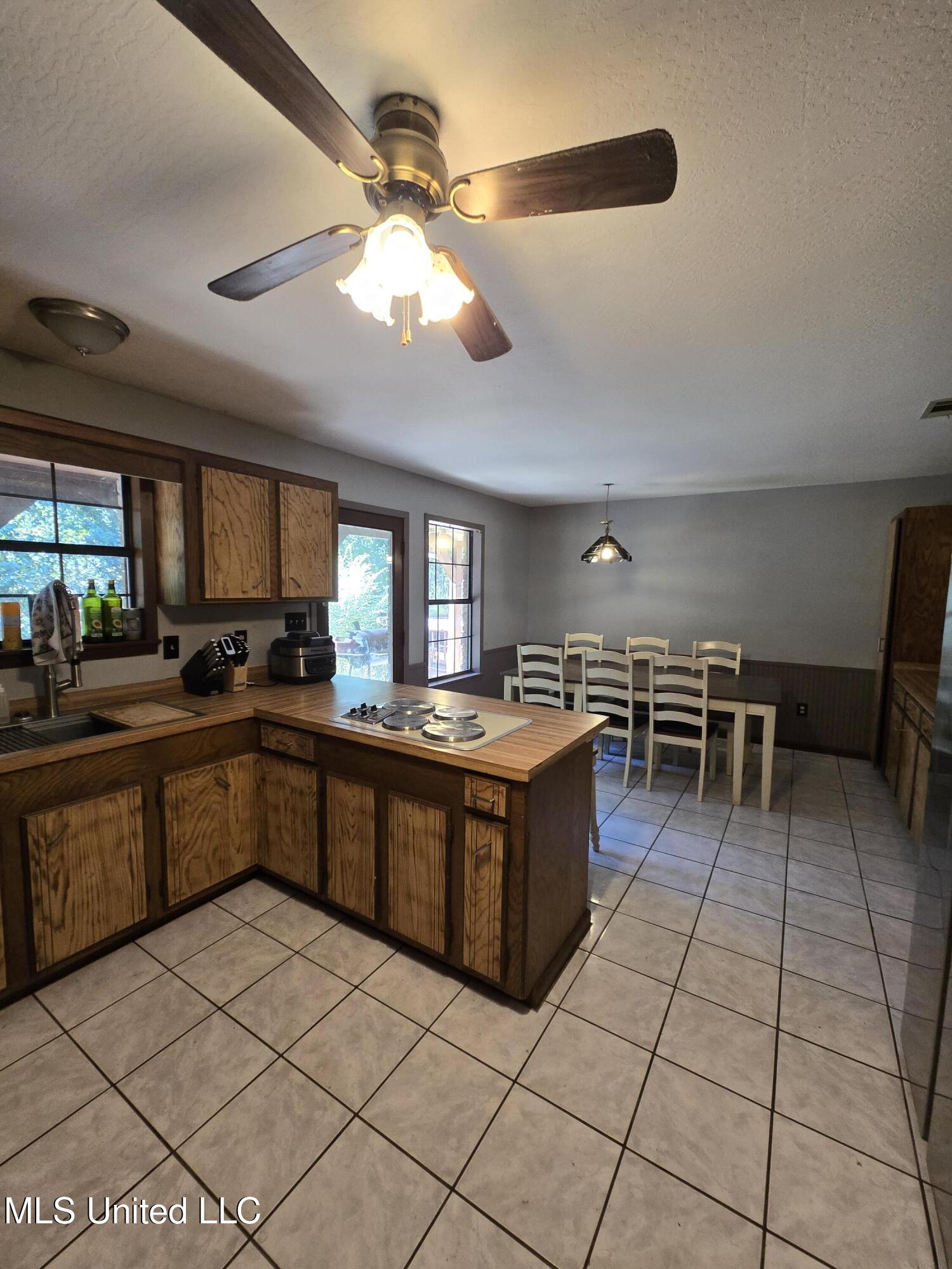 542 Southgate Road Hattiesburg, MS 39401 - Photo 9 of 33 Kitchen (1)