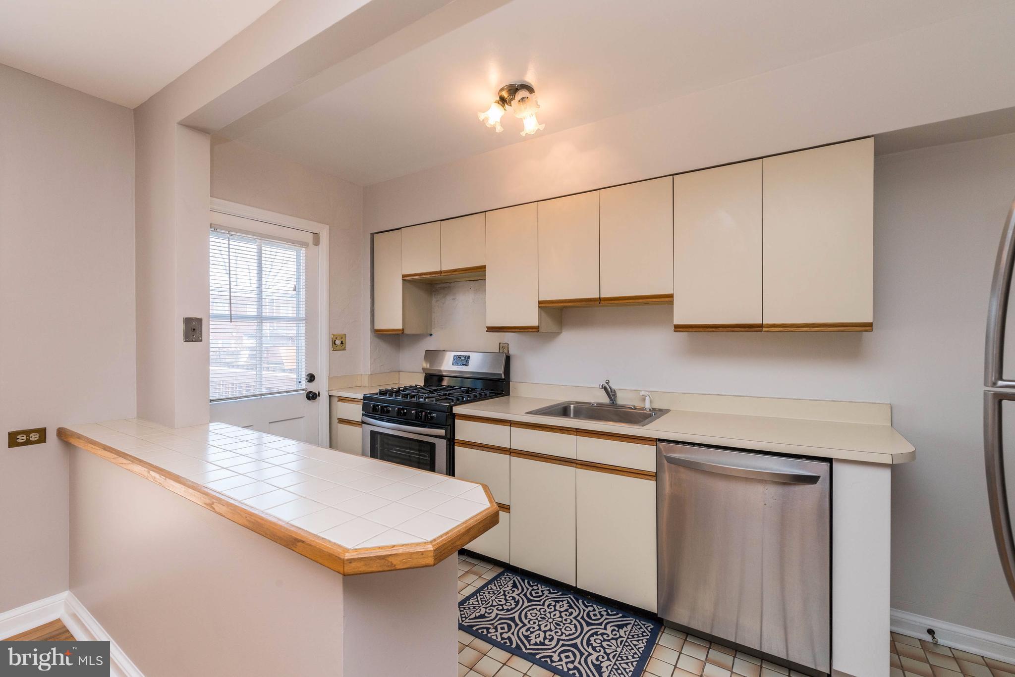 8325 Kendale Road Baltimore, MD 21234 - Photo 14 of 30 Kitchen