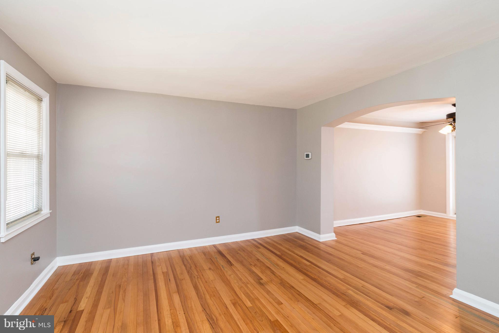 8325 Kendale Road Baltimore, MD 21234 - Photo 6 of 30 Living Room