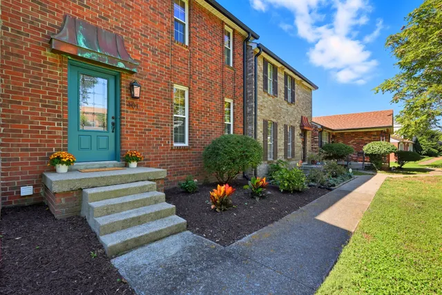 $360,000 | 401 Huntington Ridge Drive, Nashville, TN 37211