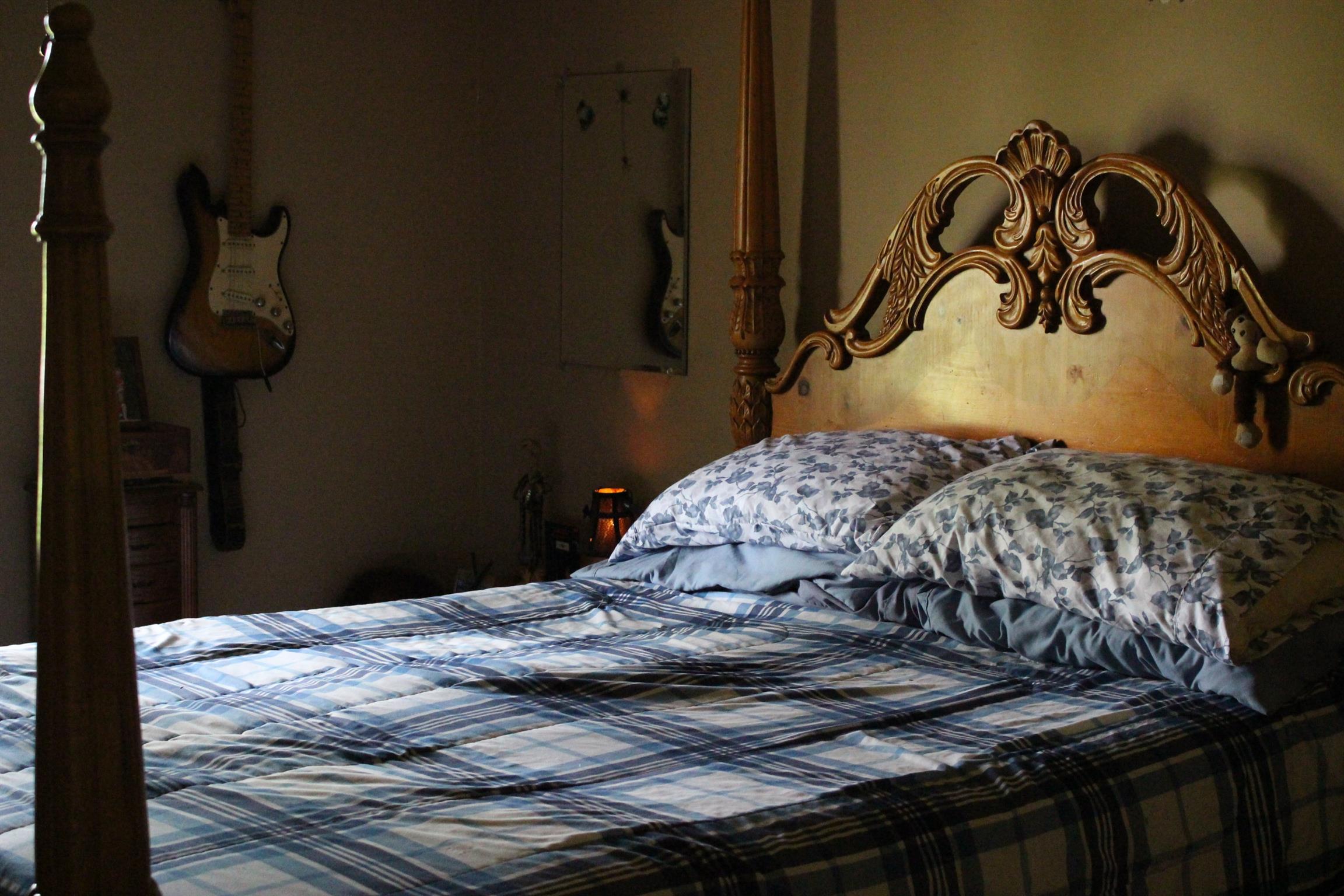 3676 Dobbin Road Springfield, TN 37172 - Photo 8 of 9 a bedroom with a bed and a table